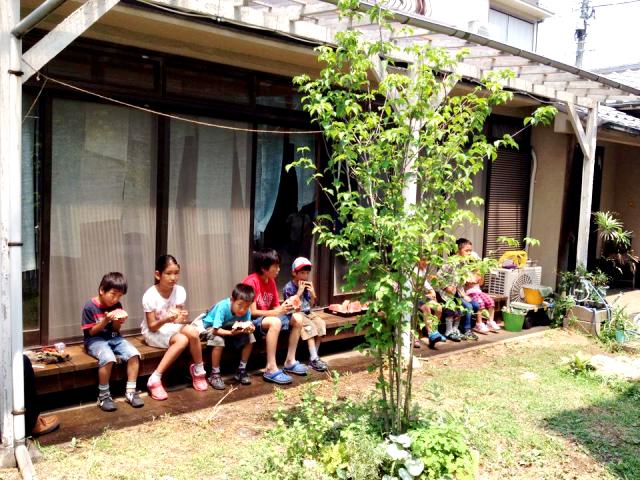 てらこやラボ新都心 地域で子どもや大人が育ちあう くつろぎの和の空間 Acoreおおみや