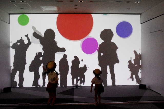 さいたまスーパーアリーナ TOIRO 魔法の美術館　Art in Wonderland 光と遊ぶ超体感型ミュージアム　